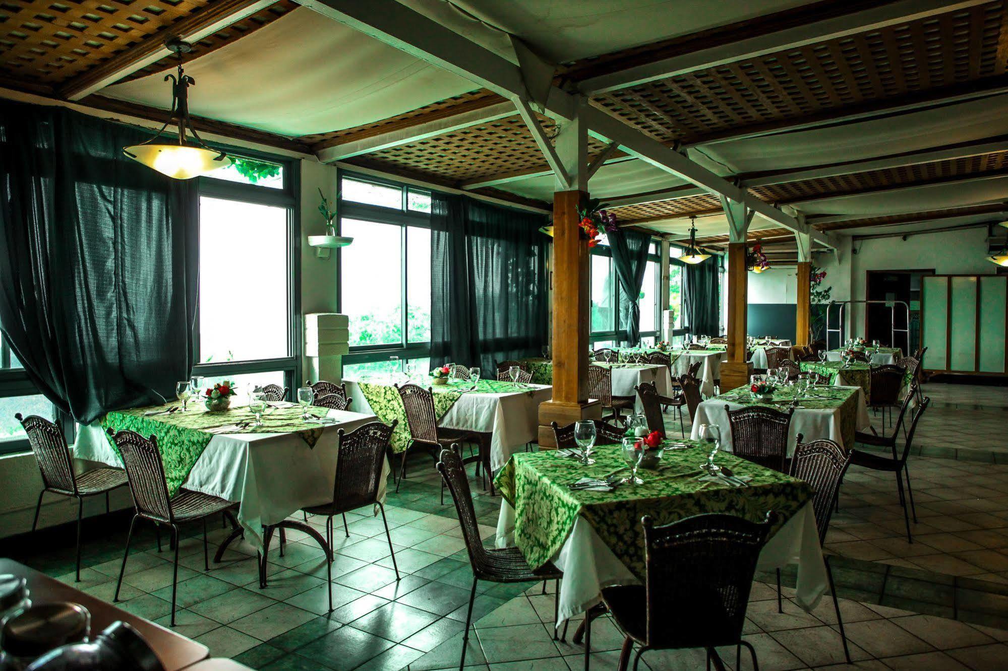 Days Hotel Tagaytay Tagaytay City Eksteriør billede